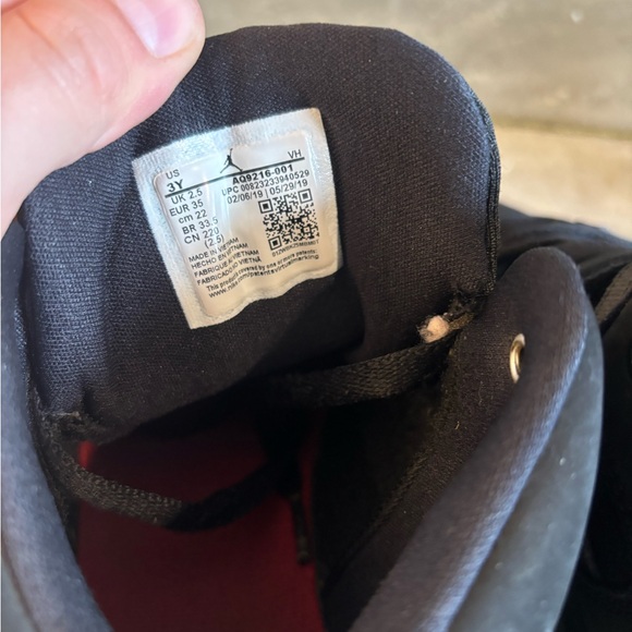 Nike Air Jordan Max Aura Triple Black Mid Size Youth 3 Black On Black Jordans - Picture 10 of 12